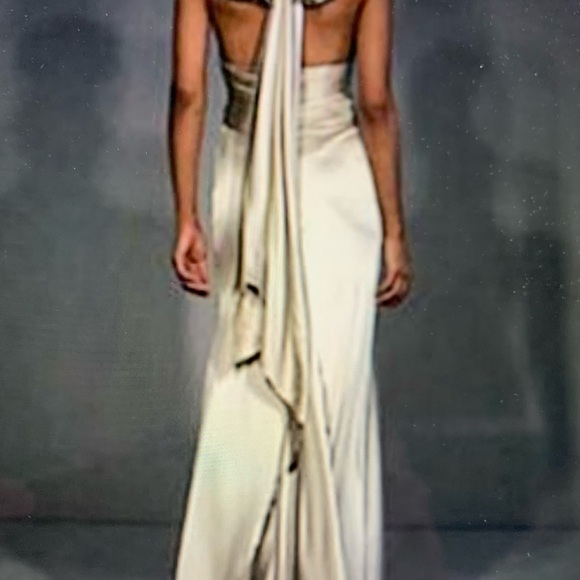 Designer Romona Keveza Silk Ivory Wedding Dress - Picture 2 of 8